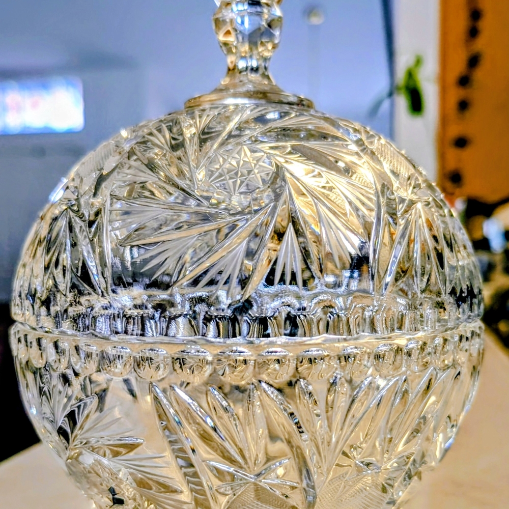 Elegant Crystal Decorative Bowl - Picture 4 of 14